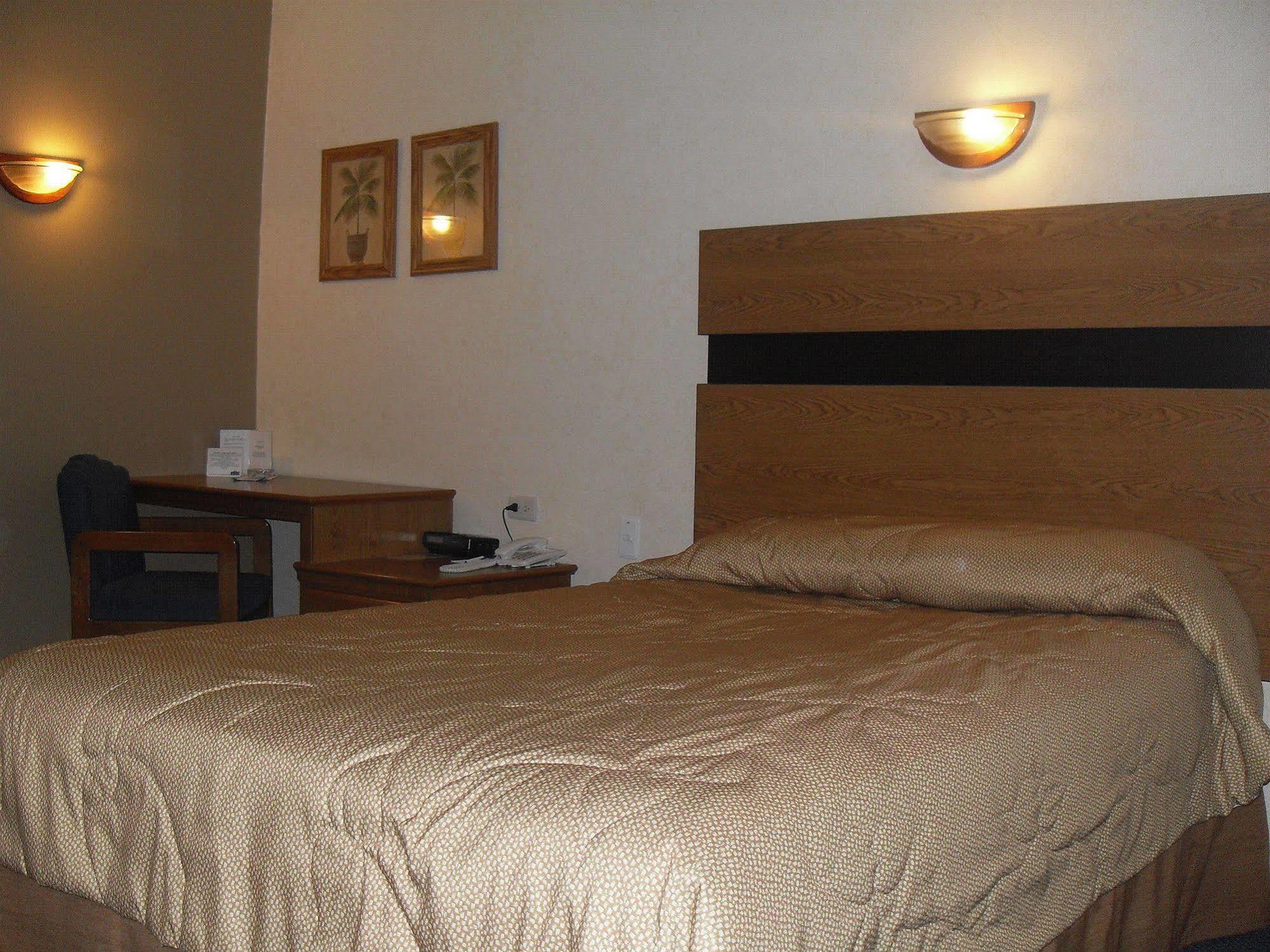 American Inn Hotel & Suites Parral Exterior foto